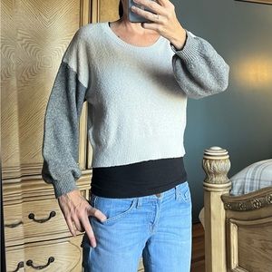 2/$10 Wiliam Rast 2 tone cropped sweater XS / S